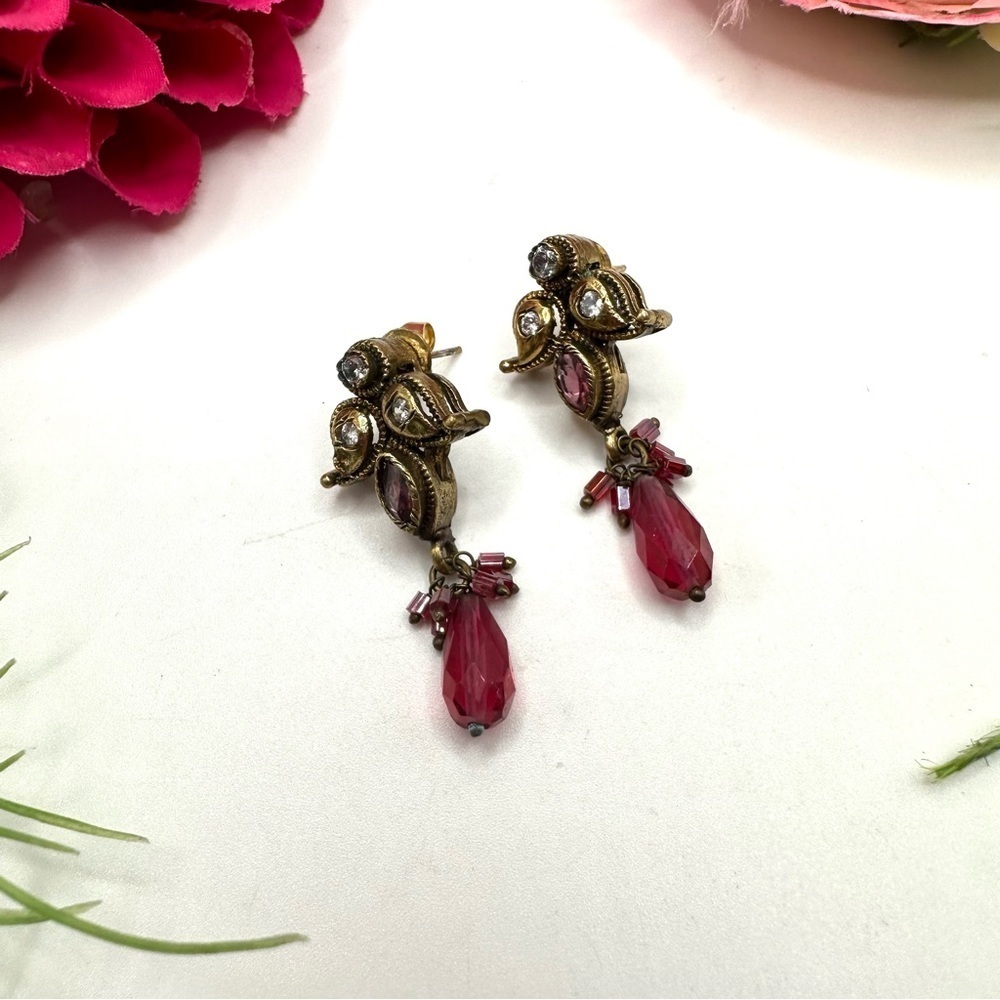 NEW⚜️”Zahavi” ORNATE Pink Glass Drop Earrings - Picture 3 of 6